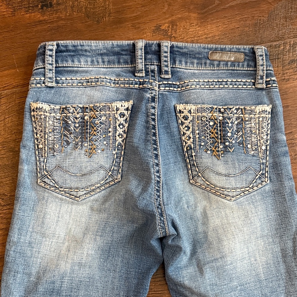 Wrangler Rock 47 Chic Embroidered Boot Cut Jeans  30